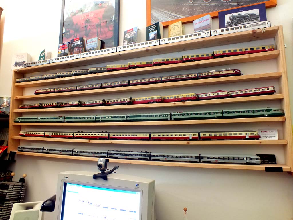 Vetrina TEE Studio.jpg