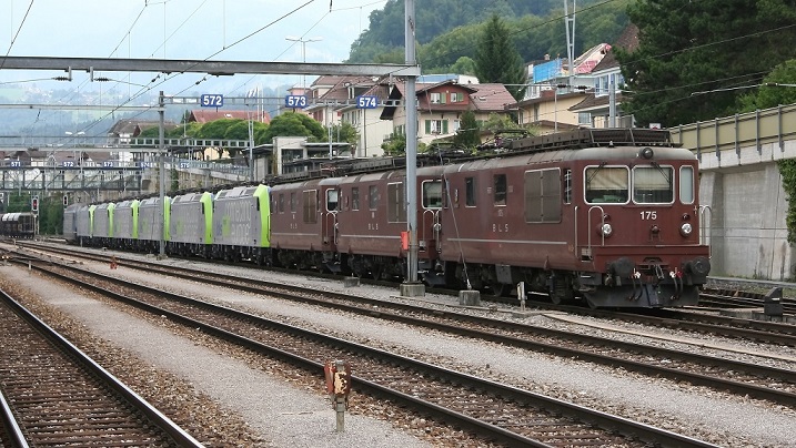 10er-lokzug-bahnhof-spiez-am-620754.jpg