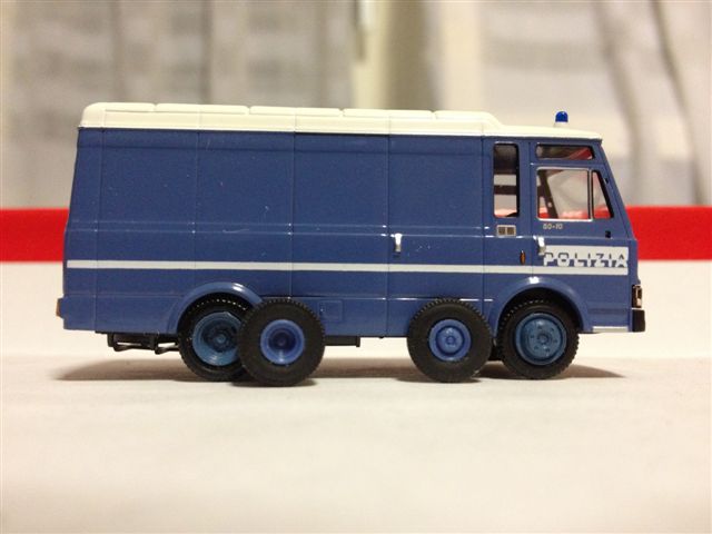 Brekina Zeta Polizia 3.jpg