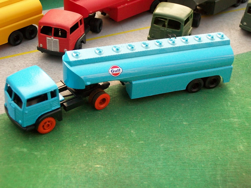 FIAT 682 RIVAROSSI AUTOBOTTE GULF.jpg