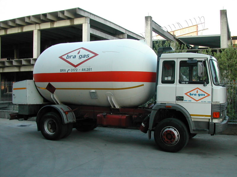 camion-cisterna-per-trasporto-gas-.jpg