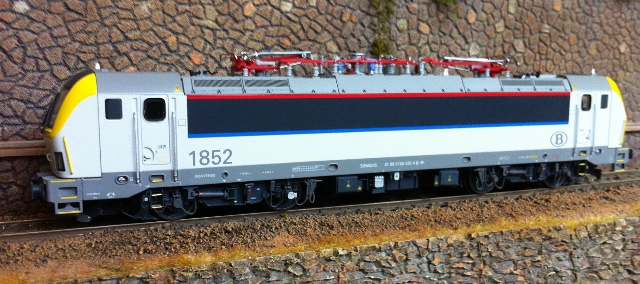 Serie 18 085 (640x284).jpg