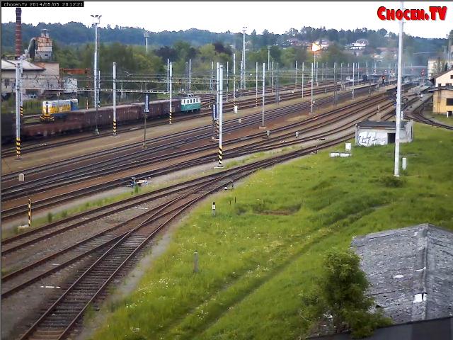 Chocen - 05-05-2014 merci in arrivo da Tyniste nad Orlici ha già il segnale aperto verso est.JPG