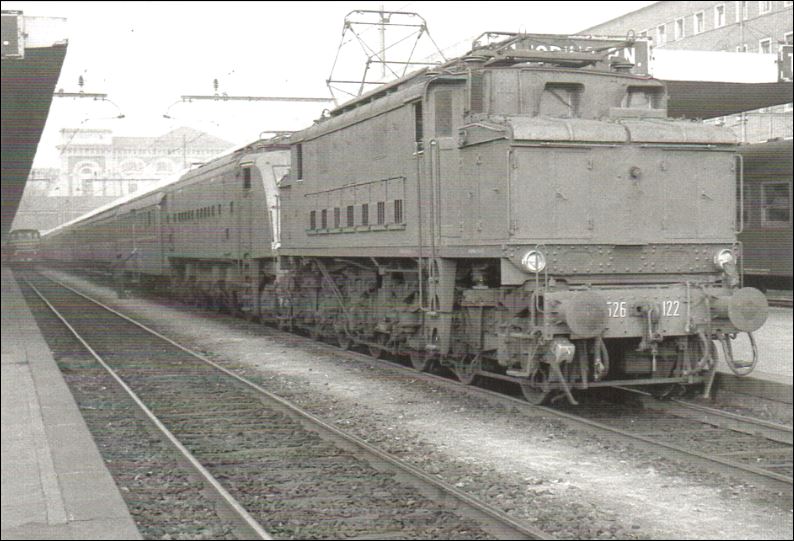 E622.122 ANTERIORE DESTRO TORINO P.N. OTTOBRE 1973.JPG