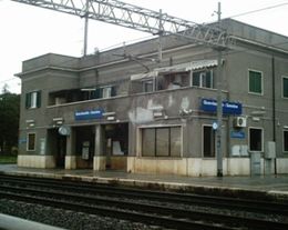260px-Stazione_di_Quercianella_08_1.jpg