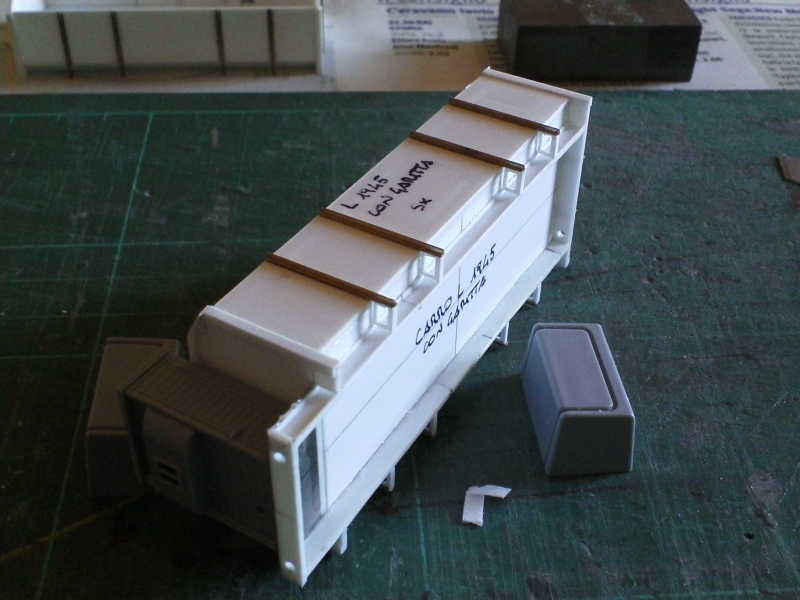 L 1945 sottocassa.jpg