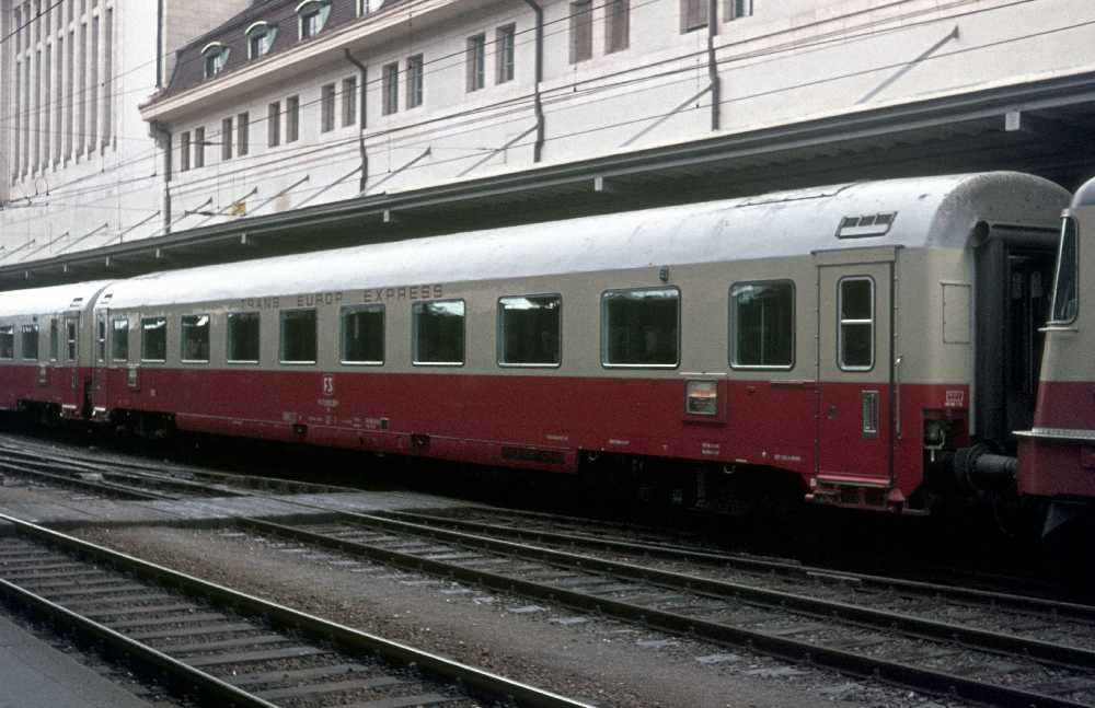 TEE-18_90 908-Lausanne-1975-00.jpg