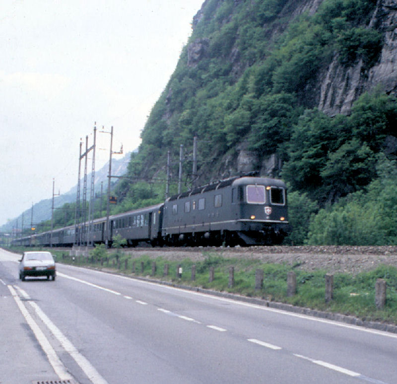 SBBCFFFFS-Re_6_6-pressidiBellinzona-13-05-1984.JPG.TTmodel.wb.jpg