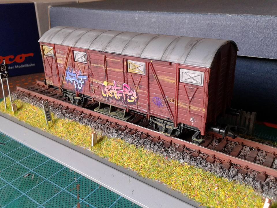 Carro chiuso graffiti.jpg