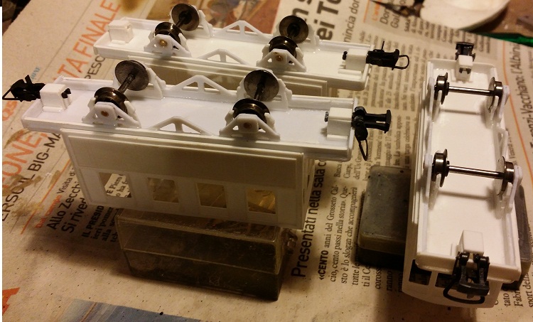 Carrozze due assi con freni.jpg