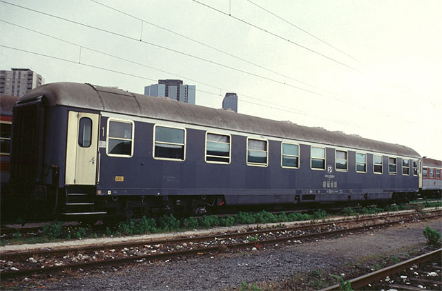 X70a 50-83-10-78-026-9 napoli21apr98.jpg