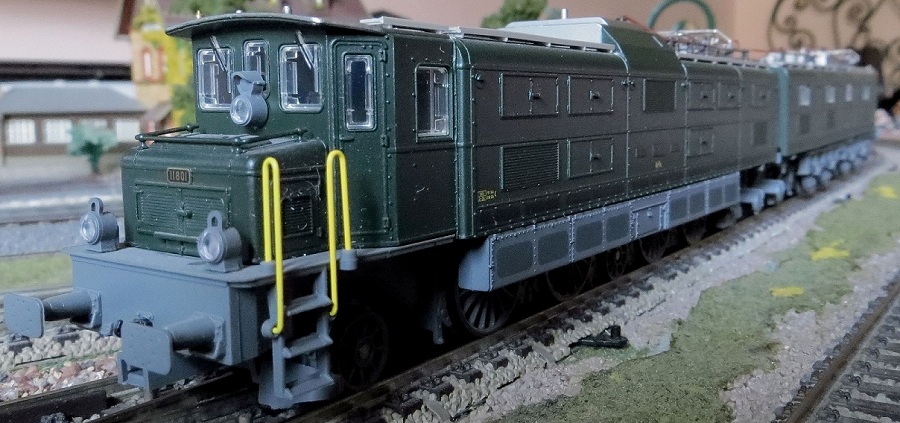 Trix 22587 SBB Ae 8-14 11801 mostro del Gottardo.jpg